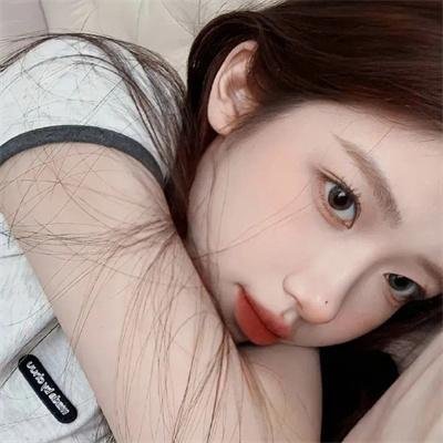 老牌影帝被曝机场牵手女助理，深夜机场画面流出